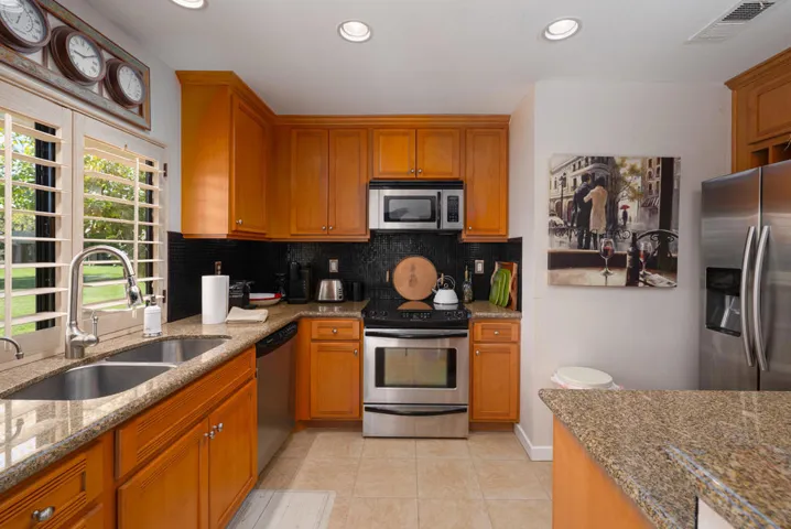 28640NATOMA-12