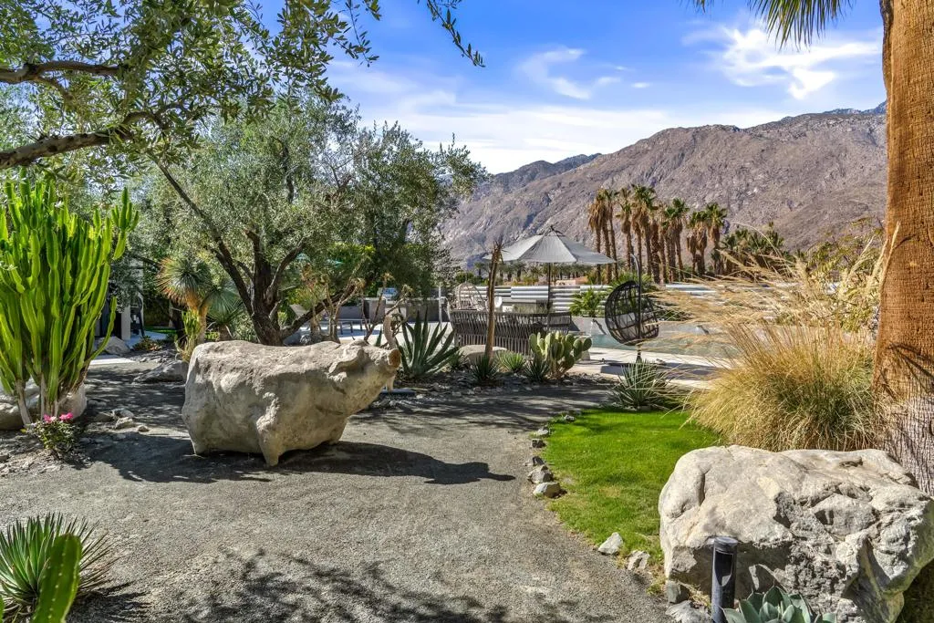 427 N Avenida Caballeros, Palm Springs, California 92262 home-pic-54