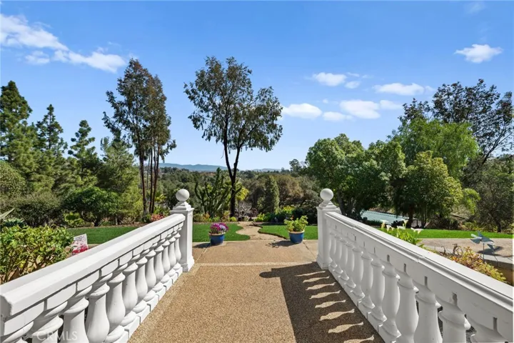 197 Morro Hills Road, Fallbrook, California 92028