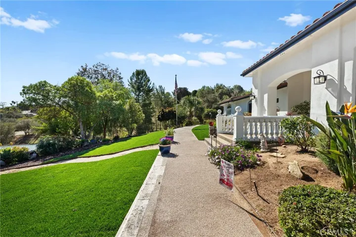 197 Morro Hills Road, Fallbrook, California 92028