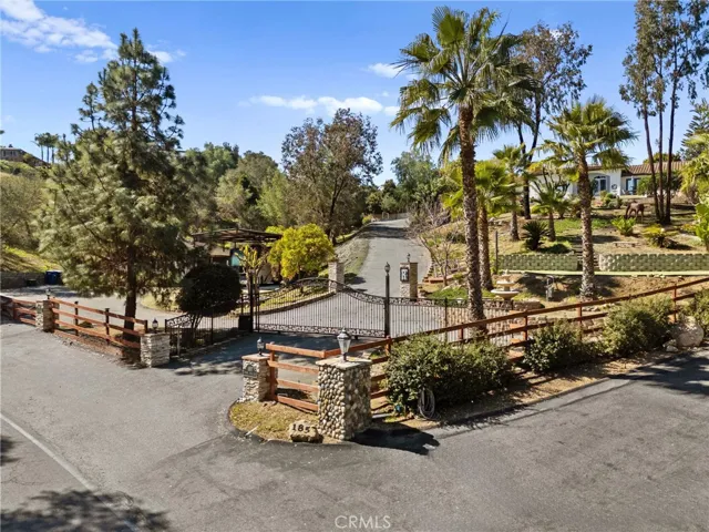 197 Morro Hills Road, Fallbrook, California 92028