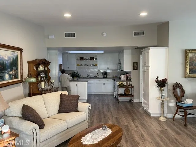 13811 Thunderbird M1 57g, Seal Beach, California 90740
