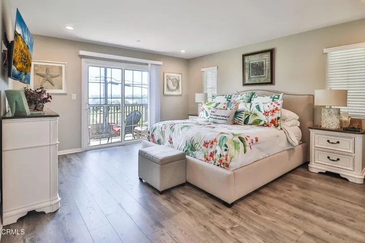 lMain Bedroom Suite with Balcony1