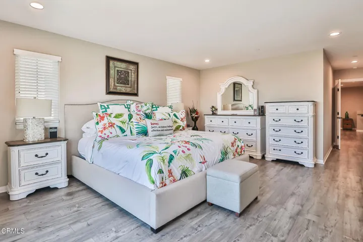 lMain Bedroom Suite with Balcony3