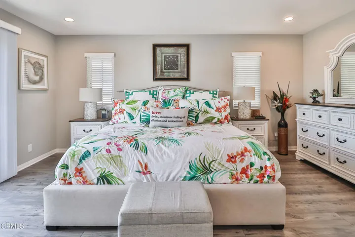lMain Bedroom Suite with Balcony2