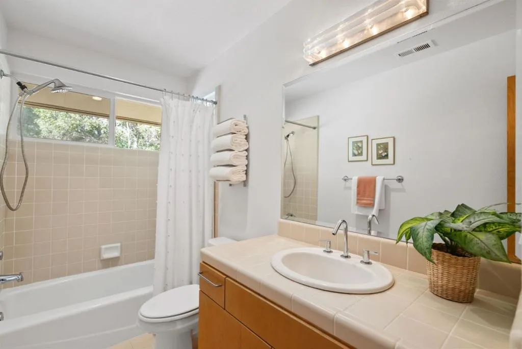 1925 Caterina Way, Royal Oaks, California 95076 home-pic-25