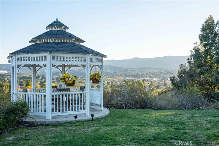 25166 Barnhill Road, Saugus, California 91350