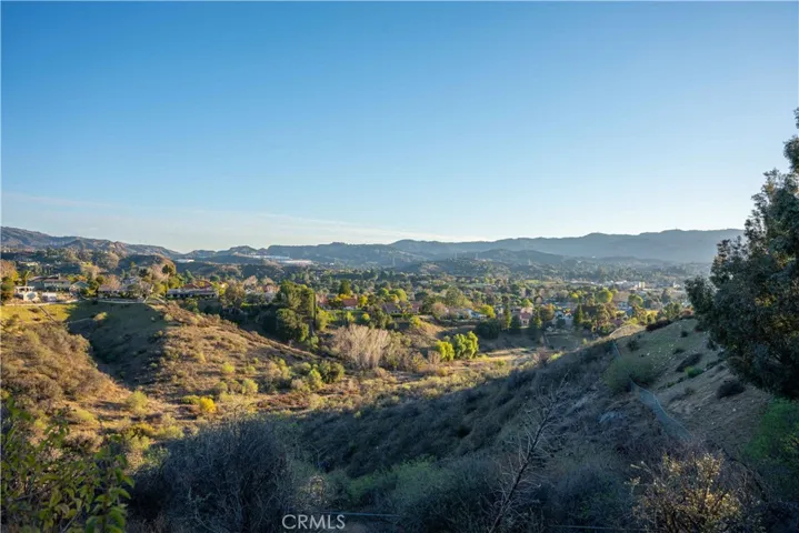 25166 Barnhill Road, Saugus, California 91350