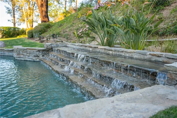 25166 Barnhill Road, Saugus, California 91350