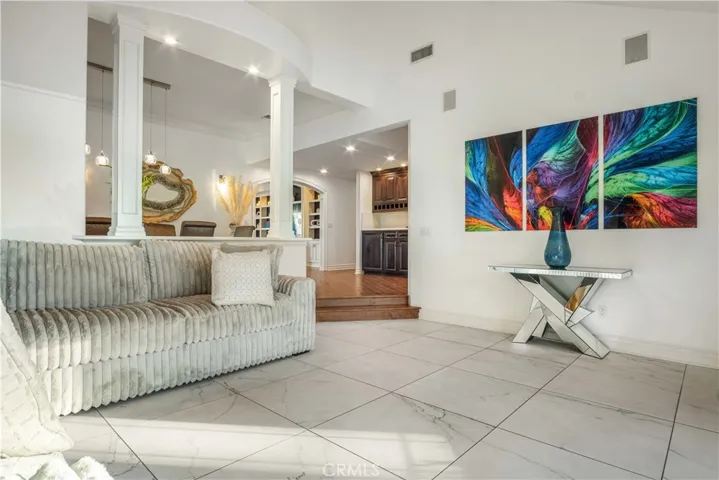 25166 Barnhill Road, Saugus, California 91350
