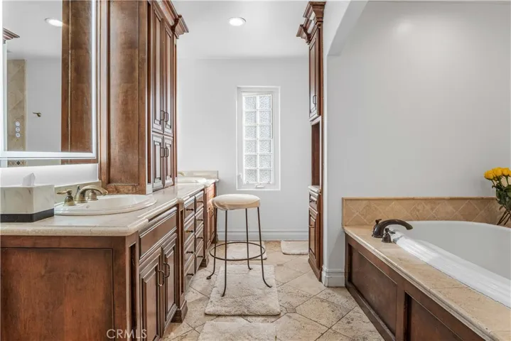 25166 Barnhill Road, Saugus, California 91350