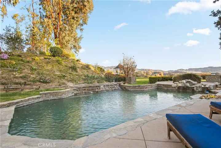 25166 Barnhill Road, Saugus, California 91350