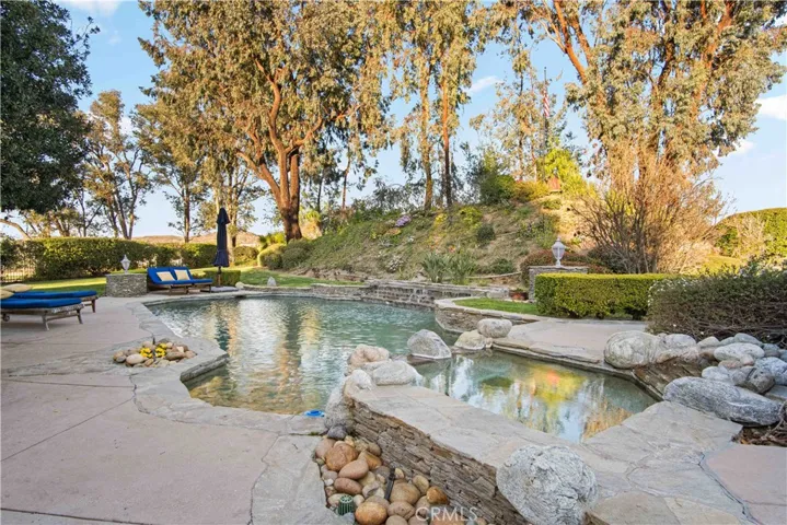 25166 Barnhill Road, Saugus, California 91350