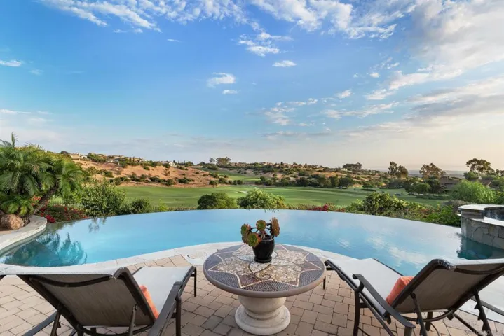 8325 Santaluz Pointe, San Diego, California 92127