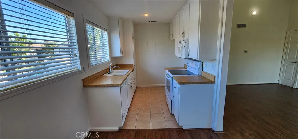 23230 Orange Avenue 2, Lake Forest, California 92630 home-pic-8