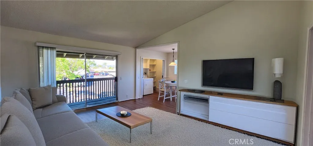 23230 Orange Avenue 2, Lake Forest, California 92630 home-pic-2