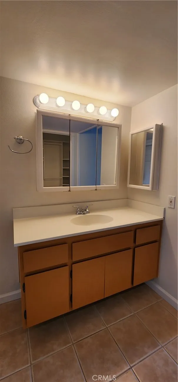 23230 Orange Avenue 2, Lake Forest, California 92630 home-pic-18