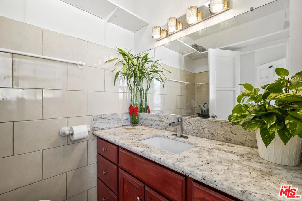 1978 S Sherbourne Drive, Los Angeles, California 90034 home-pic-12