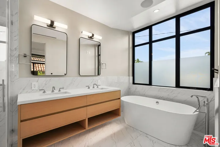 1037 21st Street, Santa Monica, California 90403