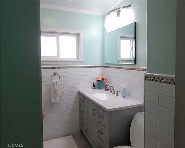 2nd Bathroom