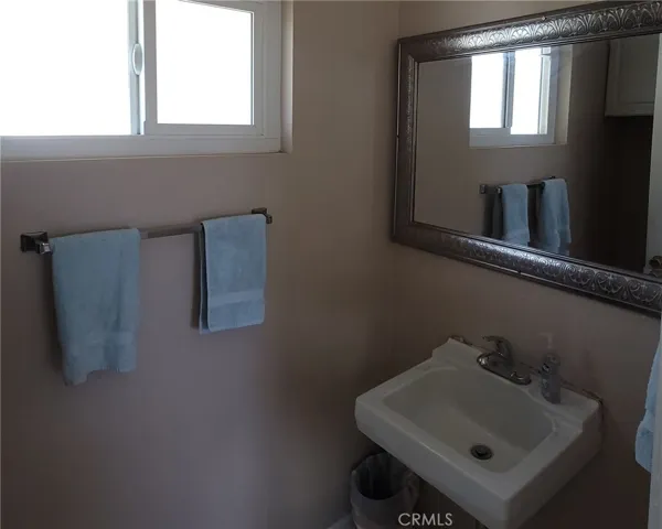 Laundry room Bathroom(1) with toilet