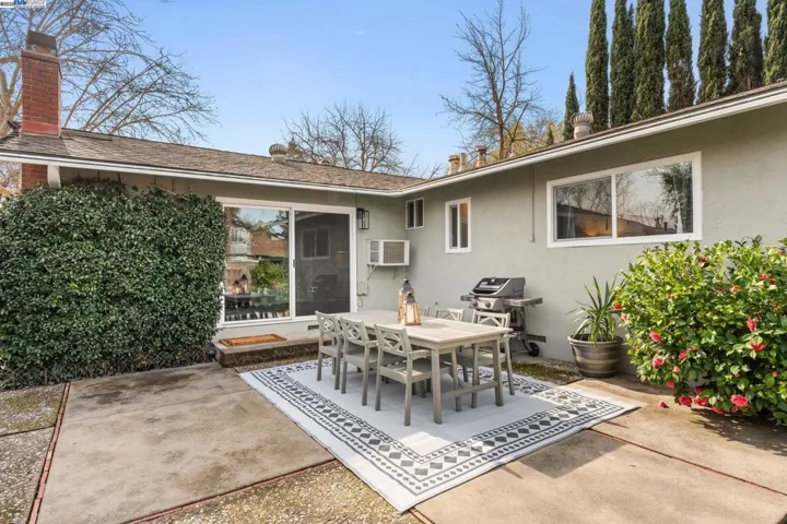 1715 Agadir St, Concord, California 94518