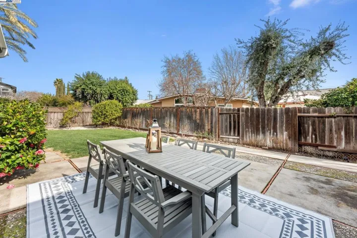 1715 Agadir St, Concord, California 94518