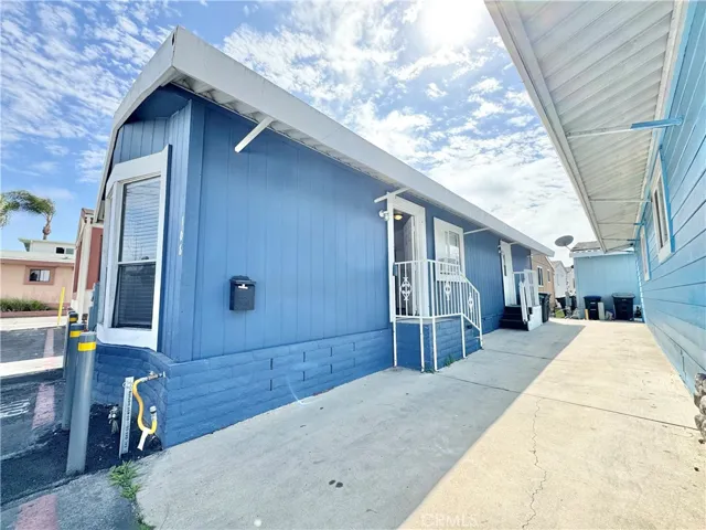 327 W Wilson Street 108, Costa Mesa, California 92627