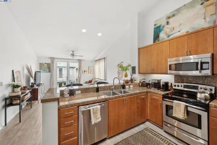 3090 Glascock 402, Oakland, California 94601