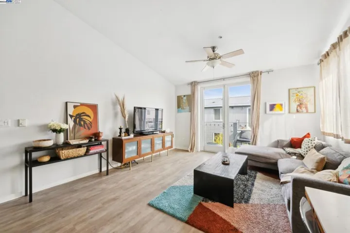3090 Glascock 402, Oakland, California 94601