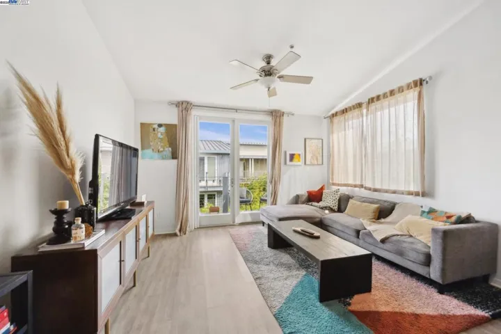 3090 Glascock 402, Oakland, California 94601