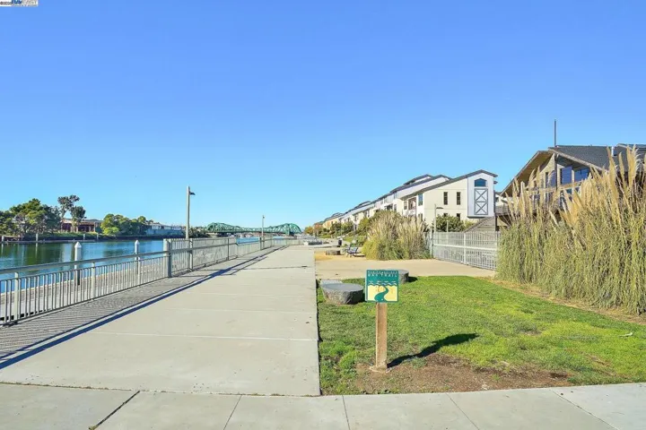 3090 Glascock 402, Oakland, California 94601