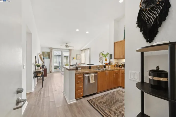 3090 Glascock 402, Oakland, California 94601