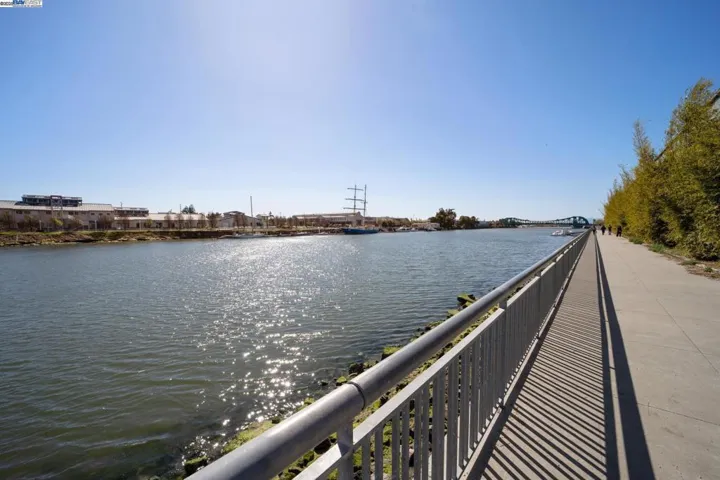 3090 Glascock 402, Oakland, California 94601
