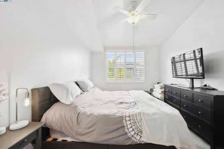 3090 Glascock 402, Oakland, California 94601