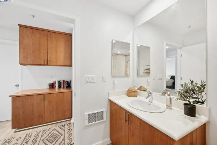 3090 Glascock 402, Oakland, California 94601