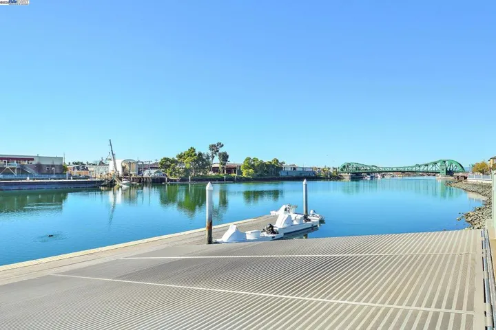 3090 Glascock 402, Oakland, California 94601