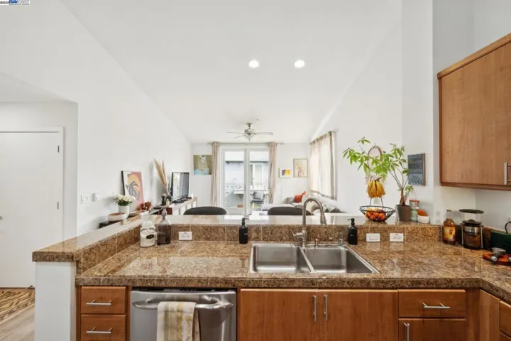 3090 Glascock 402, Oakland, California 94601