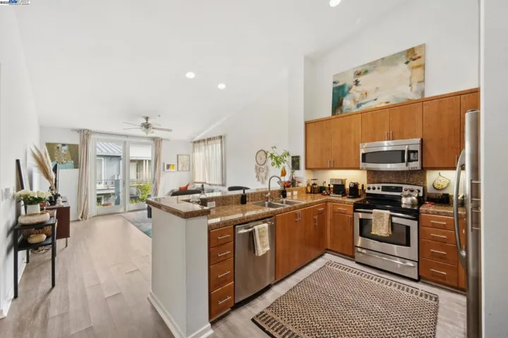 3090 Glascock 402, Oakland, California 94601