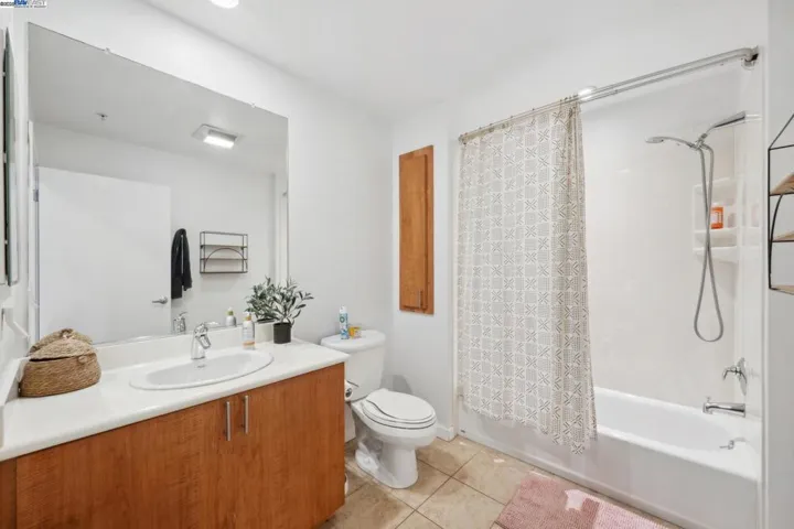 3090 Glascock 402, Oakland, California 94601