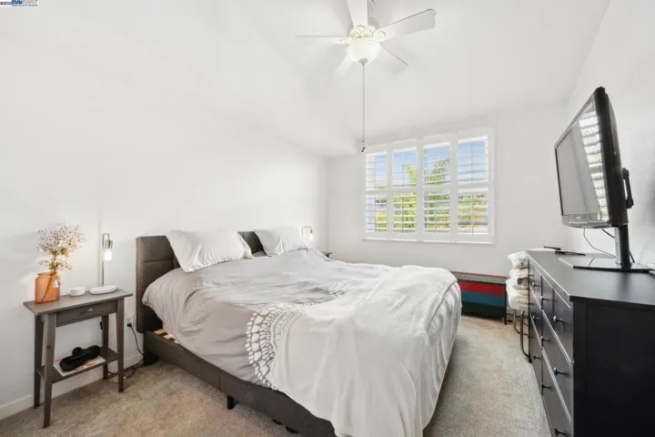 3090 Glascock 402, Oakland, California 94601