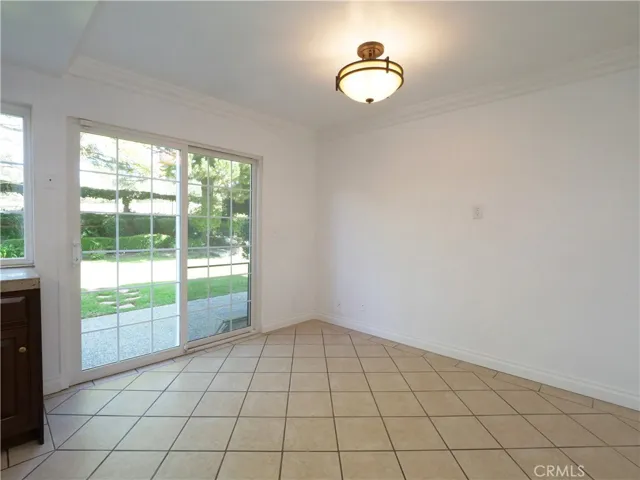 Kitchen Eating Area