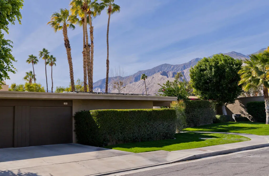 1291 Tiffany Circle N, Palm Springs, California 92262 home-pic-3