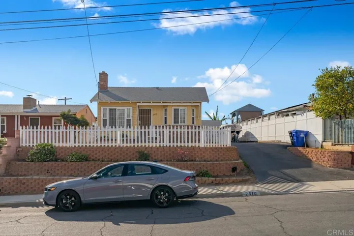 2510 Calle Gaviota, San Diego, California 92139