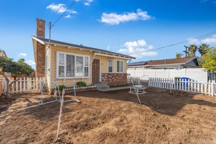 2510 Calle Gaviota, San Diego, California 92139