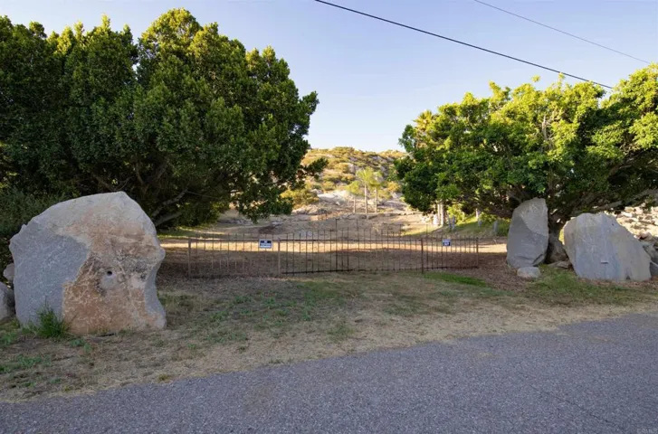 18576 Mahogany Ranch Road, Ramona, California 92065
