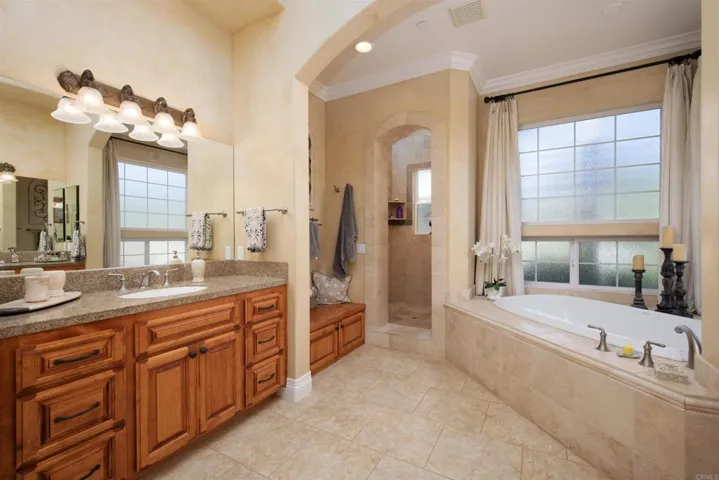 18576 Mahogany Ranch Road, Ramona, California 92065