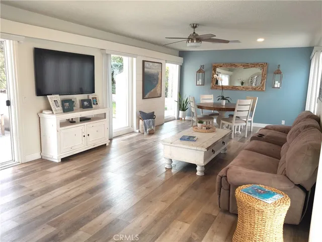 Living Room Furnished - Ceiling Fan