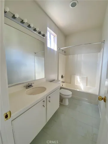 second upstairs bathroom