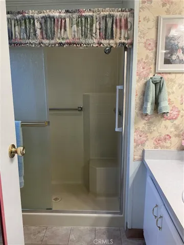 Main bathroom shower